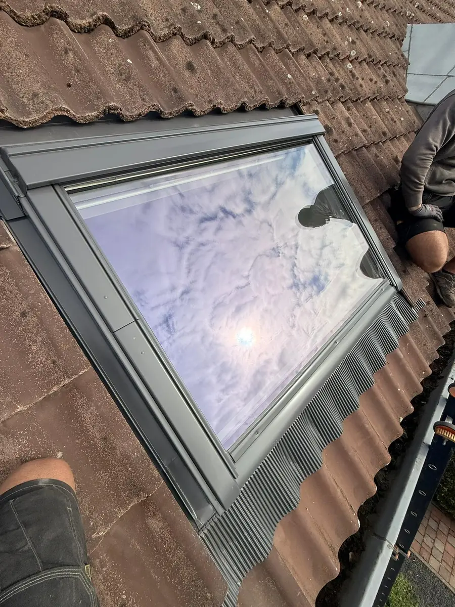 VELUX dakraam gemonteerd op een hellend dak