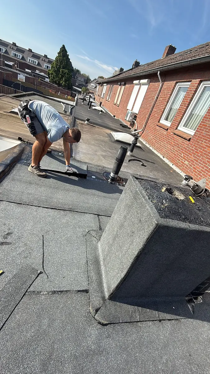 Platdak in Beek in Beek, uitgevoerd door Adams Daktechniek