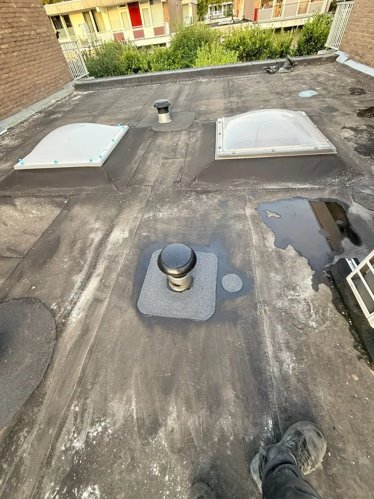 Dakdoorvoeren waterdicht ingewerkt in Simpelveld, uitgevoerd door Adams Daktechniek