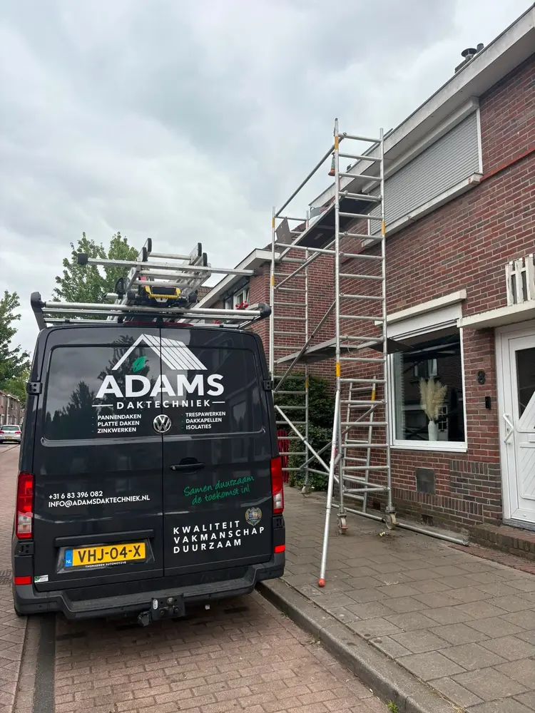Dakgoten vernieuwd in Brunssum, uitgevoerd door Adams Daktechniek