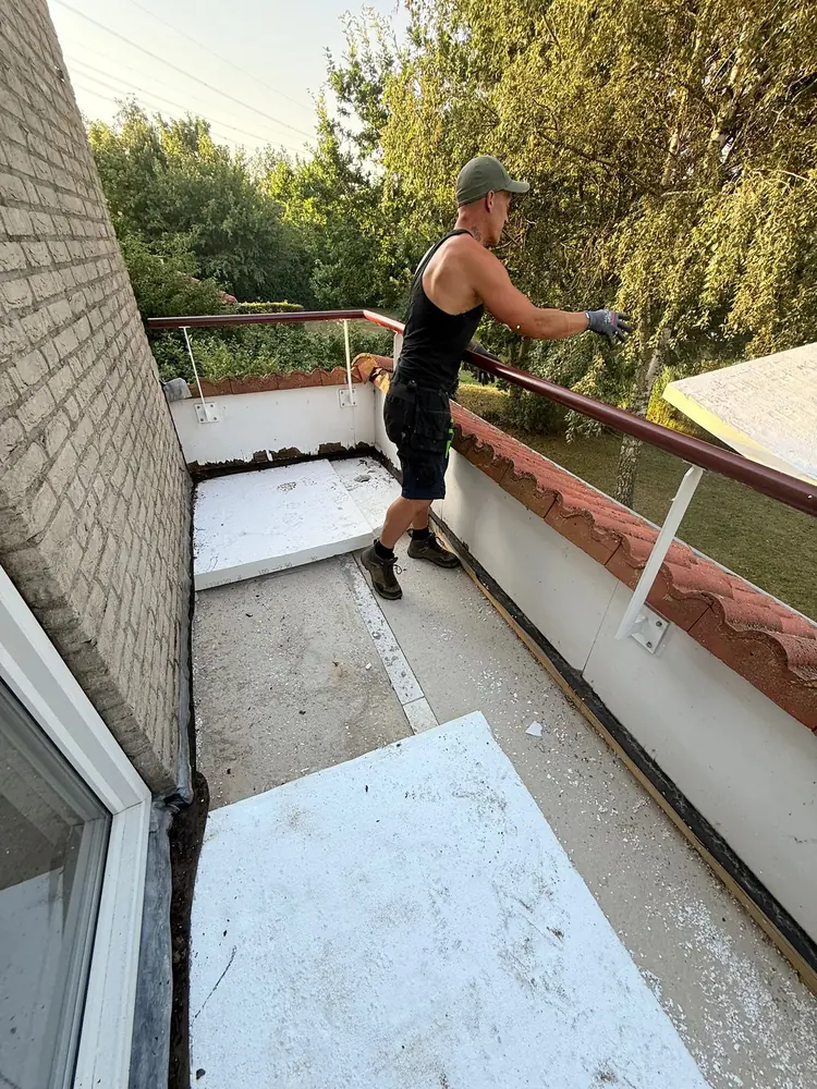 80 mm PIR-isolatieplaten gelegd op het dakterras in Heel